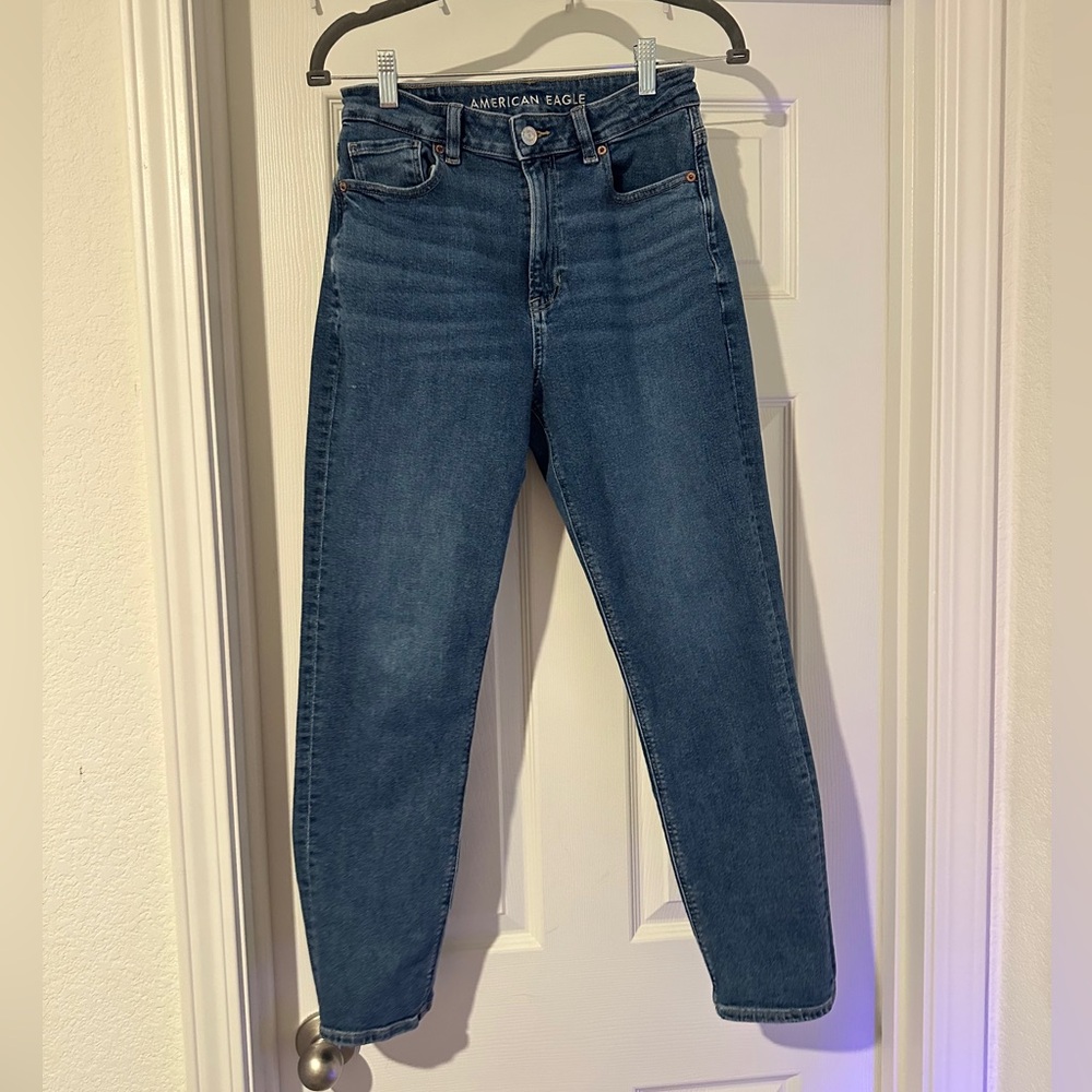American Eagle High-Waisted Mom Jeans | Classic Medium Wash